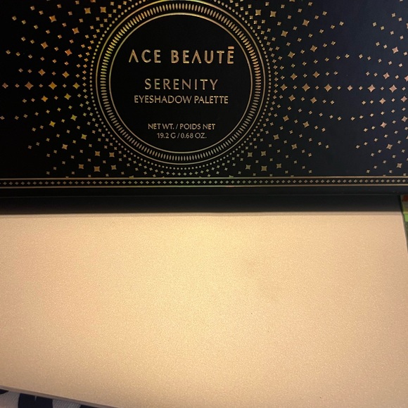 Ace Beauté Serenity Eyeshadow Palette- Shades of Browns and Neutrals NWT - Picture 2 of 4